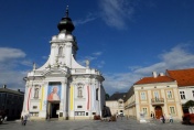 Bazylika Ofiarowania Najświętszej Maryi Panny i dom rodzinny Jana Pawła II w Wadowicach.