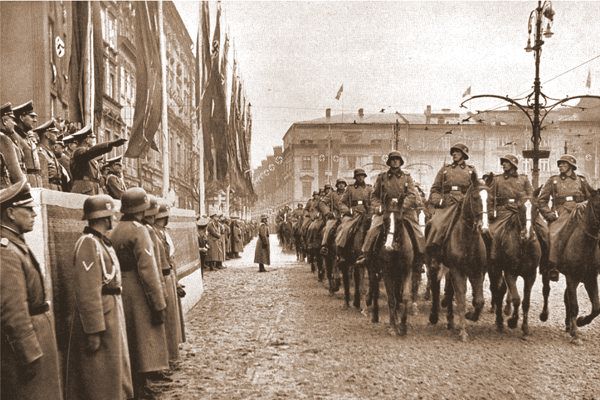 Defilada hitlrowskich wojsk ulicami Krakowa w rocznicę utworzenia GG