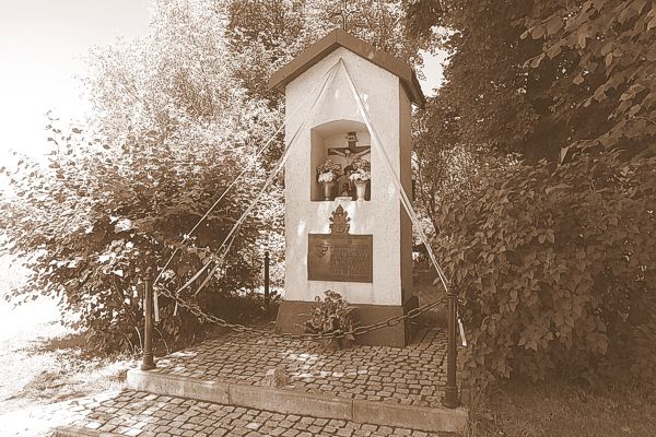 Kapliczka w Marszowicach - miejsce w którym młody ksiądz Wojtyła ucałował niegowicką ziemię