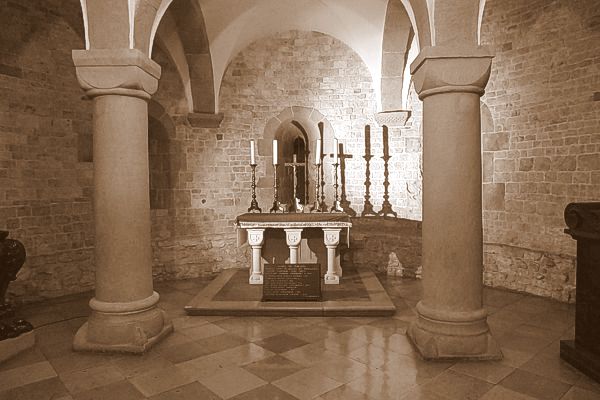 Romańska krypta św. Leonarda na Wawelu - miejsce celebracji przez ks. Karola Wojtyłę Mszy prymicyjnej w dniu 2 listopada 1946 roku. 